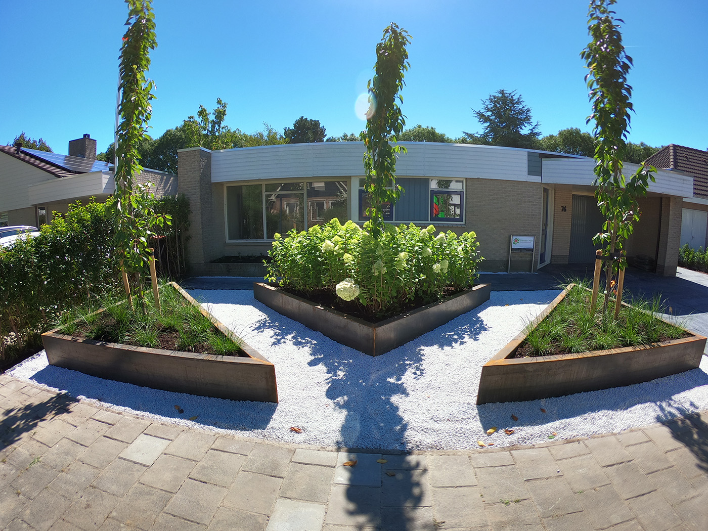 Stijlvolle tuinrenovatie in Blokker